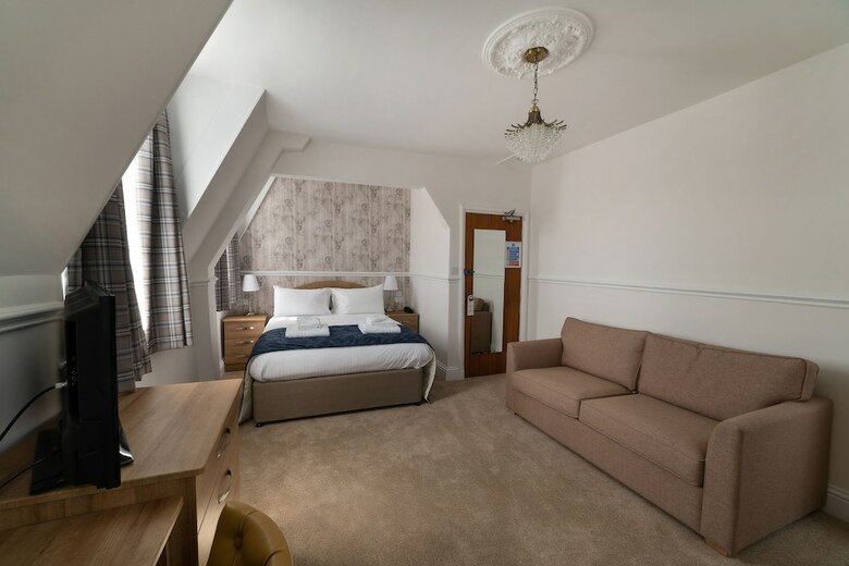 County Hotel