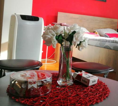 Apartman Red Wall