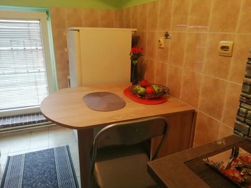 Apartman Red Wall