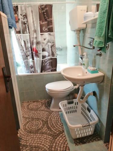 Apartman Red Wall