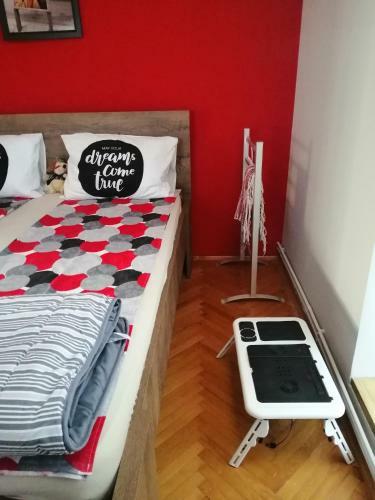 Apartman Red Wall