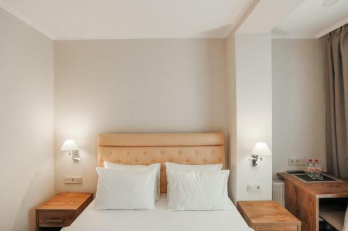 Amza Park Hotel