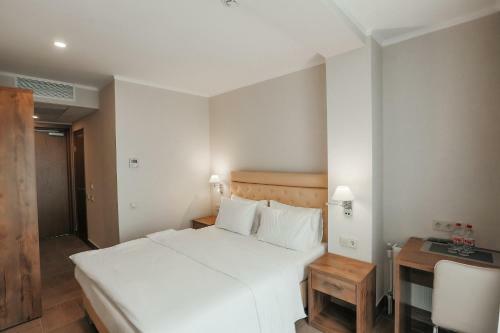 Amza Park Hotel