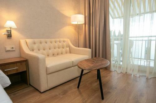 Amza Park Hotel