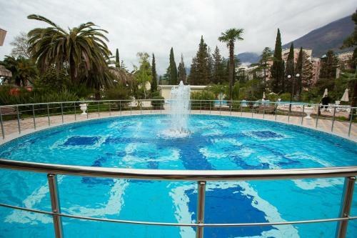 Amza Park Hotel