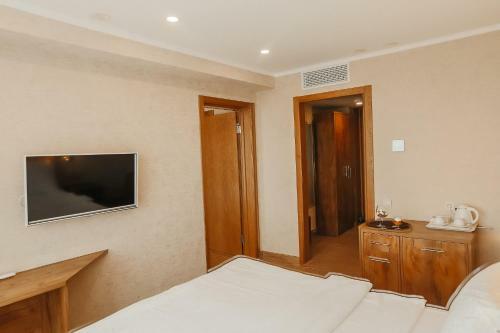 Amza Park Hotel