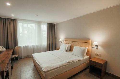 Amza Park Hotel