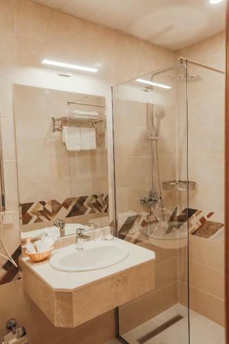 Amza Park Hotel