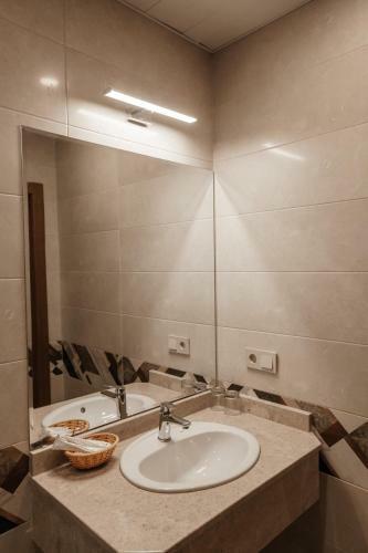 Amza Park Hotel