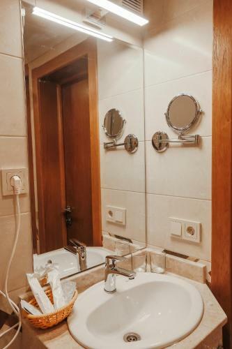 Amza Park Hotel