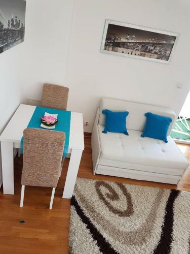 True Blue Apartment Belvile