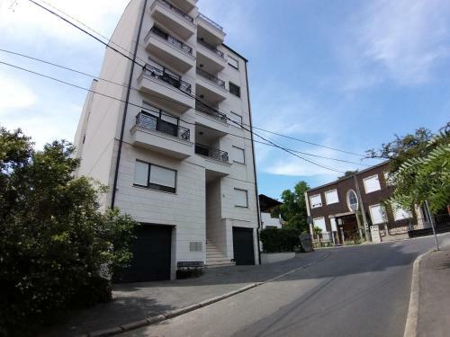 J&j Apartments
