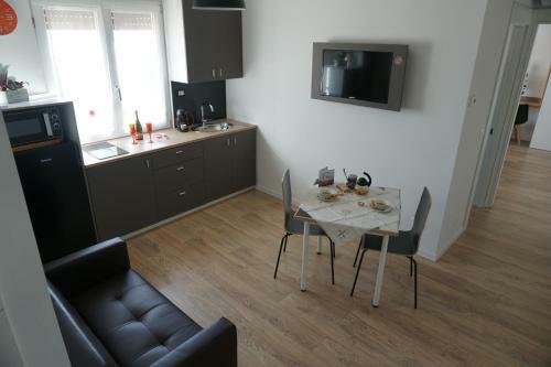 Hostal Avezzano 3 60 Guest House