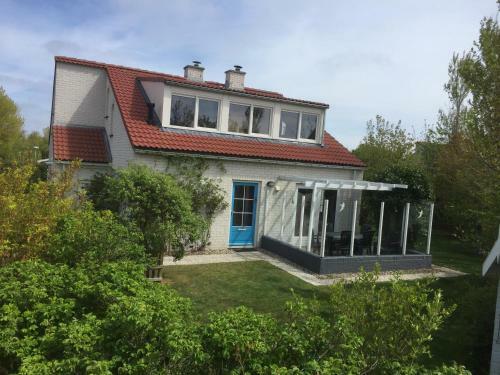 Texel Bungalow With Sauna In Dune Park