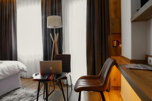Roadside Hotel