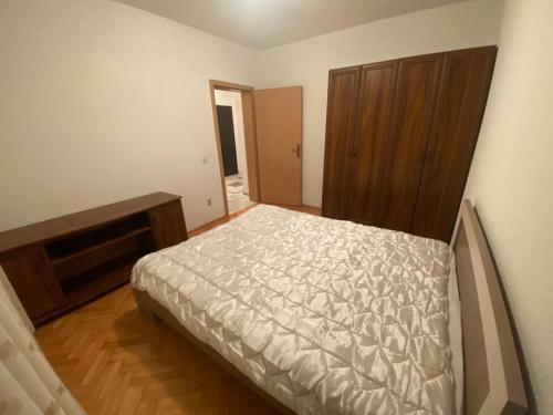 Sunny Hill Apartment Near Royal Mall