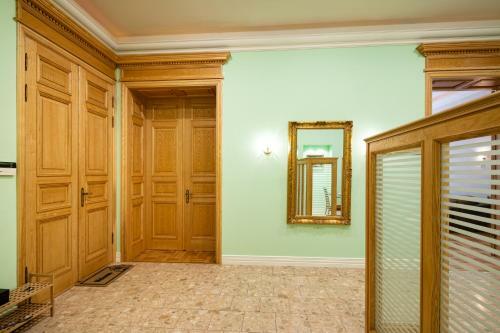 Old Riga 2 Bedroom Vecpilsetas Street Apartment