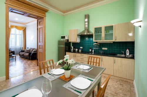 Old Riga 2 Bedroom Vecpilsetas Street Apartment