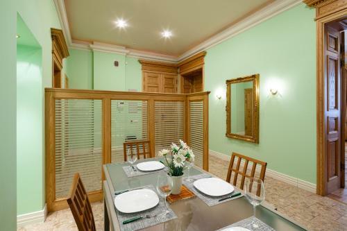 Old Riga 2 Bedroom Vecpilsetas Street Apartment