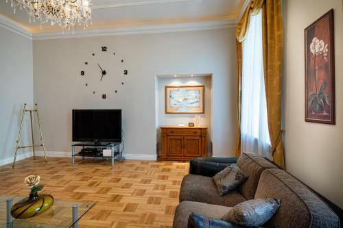 Old Riga 2 Bedroom Vecpilsetas Street Apartment