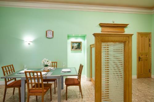 Old Riga 2 Bedroom Vecpilsetas Street Apartment