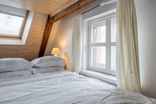 Cozy Family Old Town Apartment - Dream Location