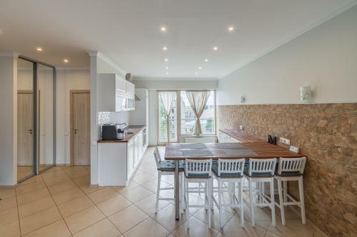 Premium 2-story Penthouse Apartment + Terrace