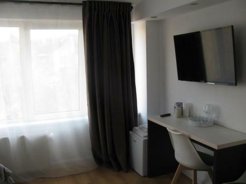 4 Seasons Apartments