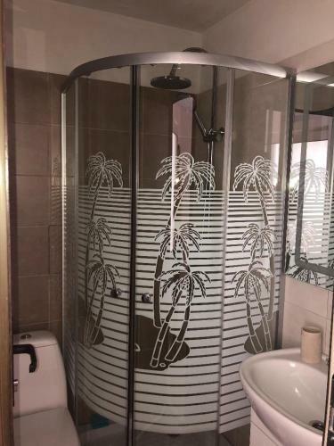 4 Seasons Apartments