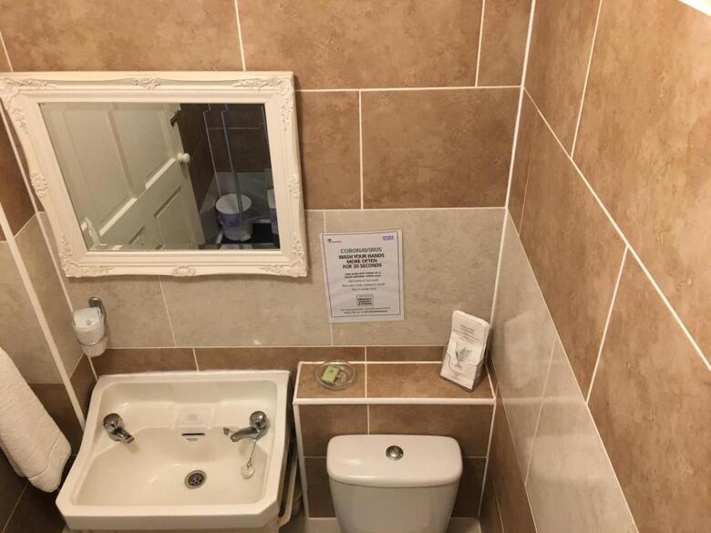 Hostal Glenheath Hotel
