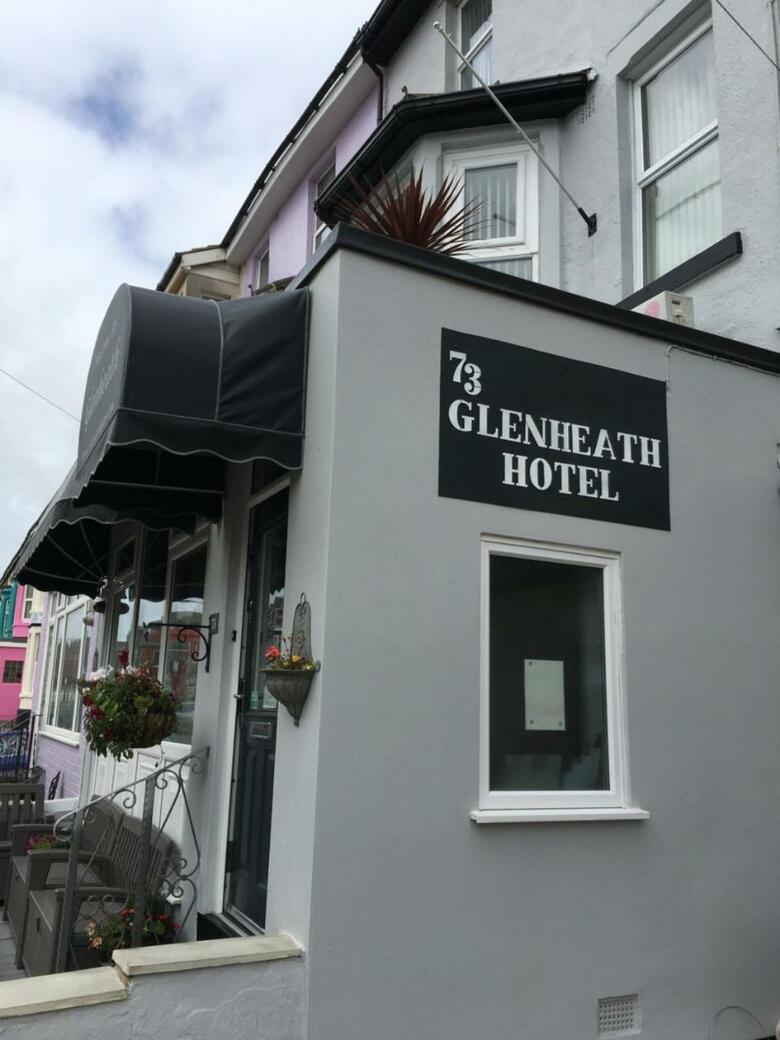Hostal Glenheath Hotel