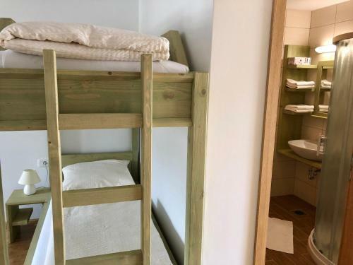 Bed & Breakfast Sobe Brezje