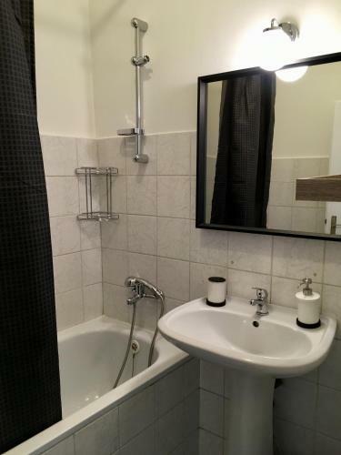 Blu Apartment In Old Town