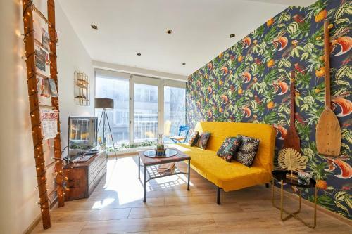 Pineapple Apartment
