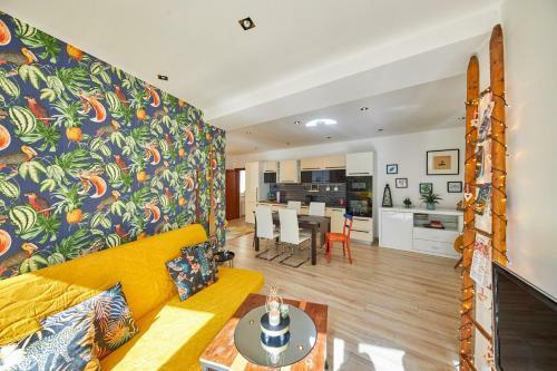 Pineapple Apartment