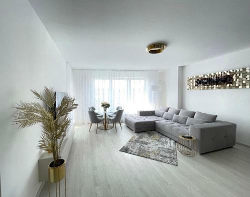 New Luxury City Centre Apartment With Panoramic View, Free Parking