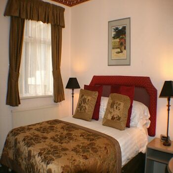 Hostal Holmsdale Hotel