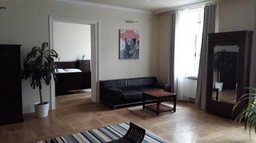 Velk� Apartm�n (145m2), V Historickom Centre Bratislavy Na Pe?ej Z�ne