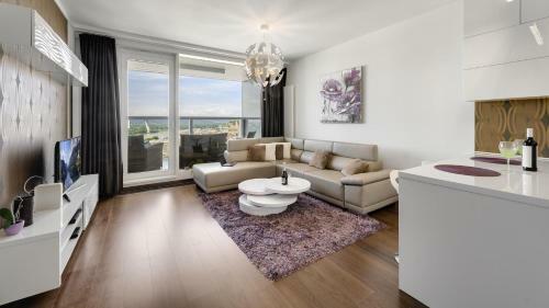 Apartamento Panorama - Sunset And Castle View, 22nd Floor, Garage, AC