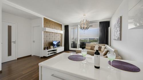 Apartamento Panorama - Sunset And Castle View, 22nd Floor, Garage, AC