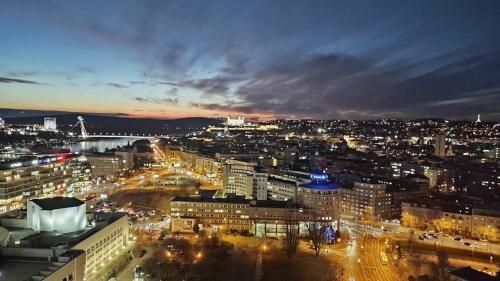 Apartamento Panorama - Sunset And Castle View, 22nd Floor, Garage, AC