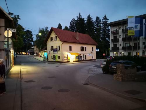 Albergue Bus Station Beds