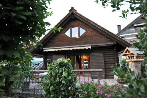 Hostal Wooden Cottage