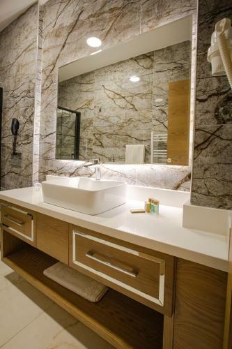 Bah�elievler Hotels
