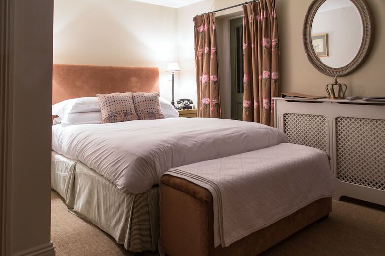 Hostal King John Inn