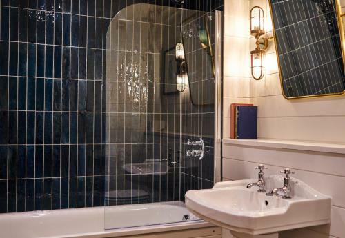 Carlton Mitre Hotel