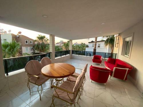 Three Story Villa, Private Pool And Roof Terrace.