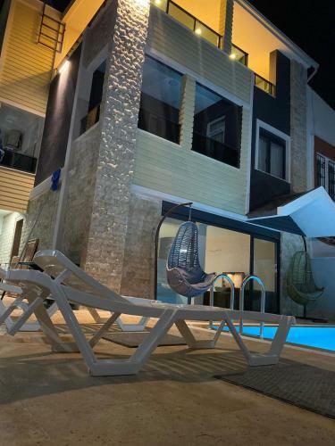 Three Story Villa, Private Pool And Roof Terrace.
