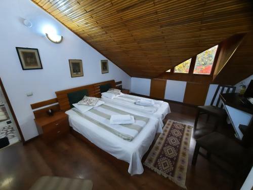 Hostal Lis House