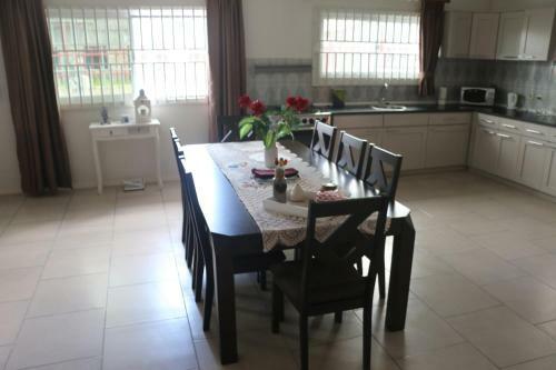 Apartamento Dubbel Woonhuis Selderiestraat Paramaribo